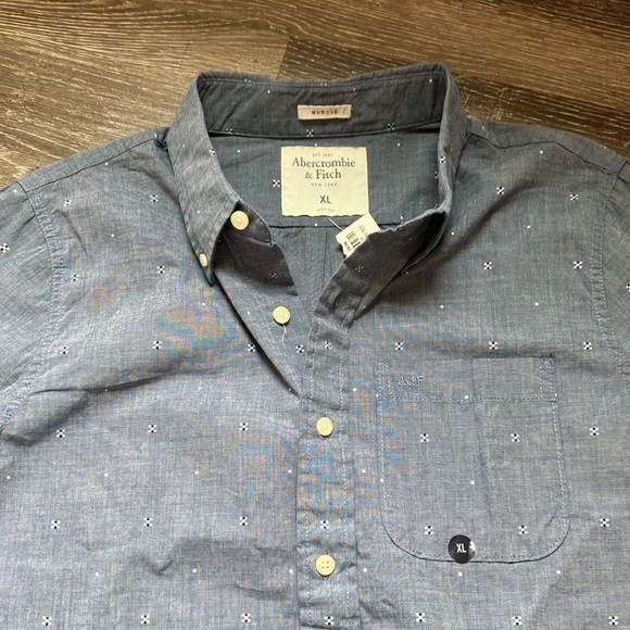 Abercrombie & Fitch - Picture 14 of 16